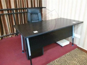 專業(yè)辦公家具解決方案 批發(fā)定制老板桌、會(huì)議折疊培訓(xùn)桌、辦公電腦桌與學(xué)校桌